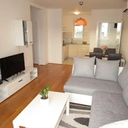 Marina & Ivan Apartman *